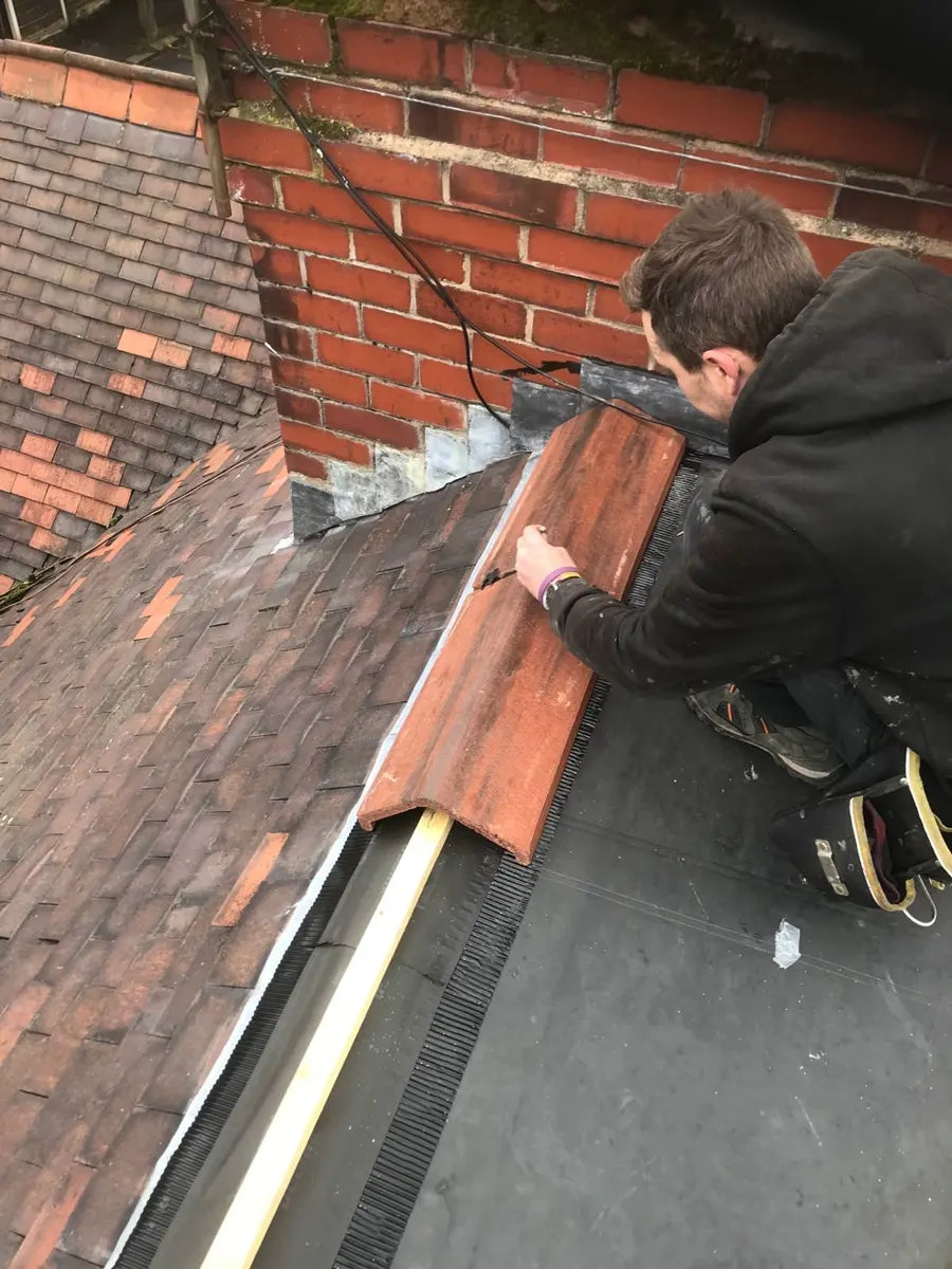 Dry ridge and dry verge systems